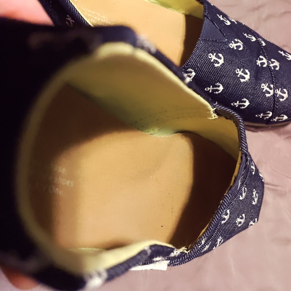 Size 11 Tom’s Navy with white anchor DO NOT BUY - Picture 2 of 4